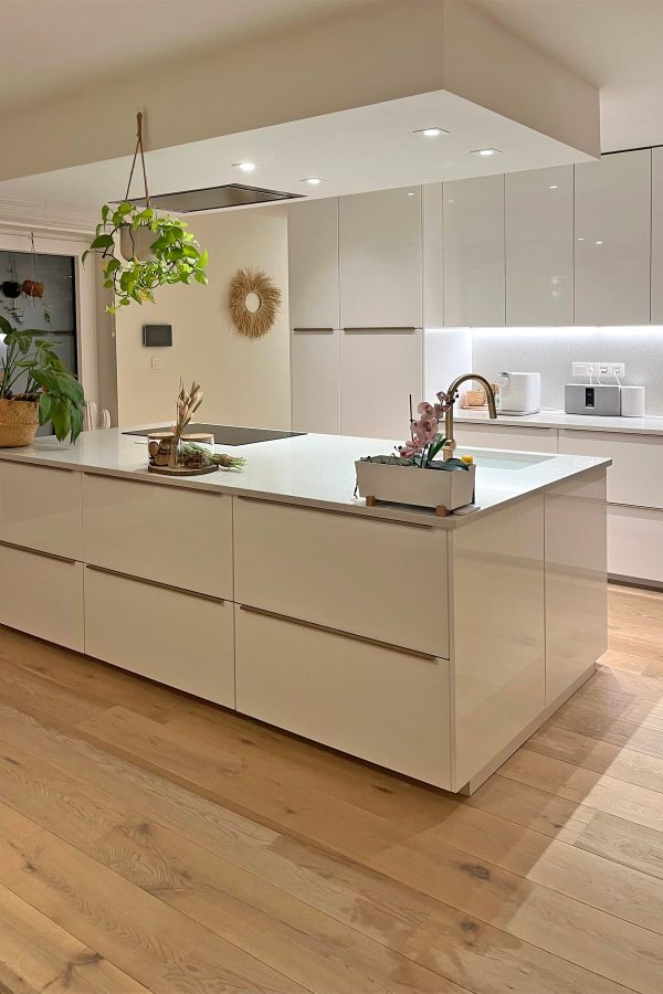 Eiken parketvloer vakkundig gelegd in Brasschaat door W&W Interior